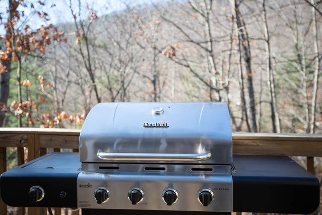Stainless steel grill perfect for cookouts!